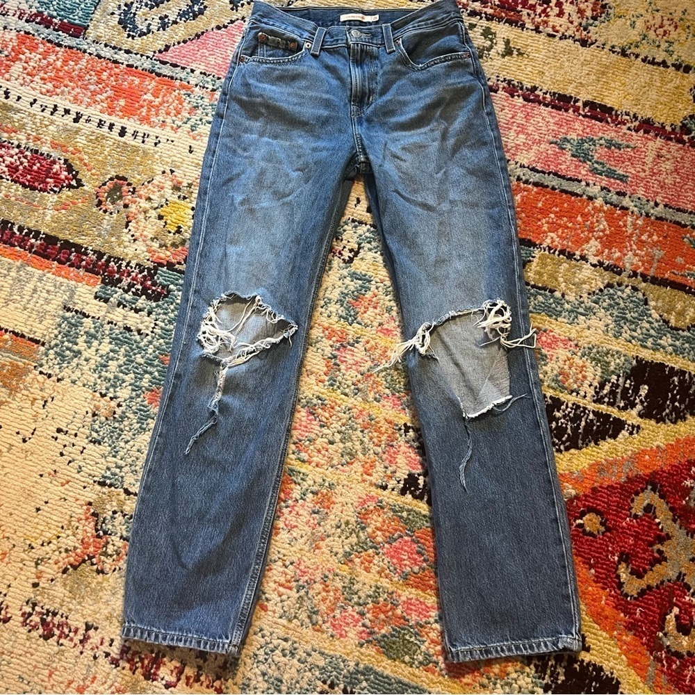 Levi’s Woman's blue Low Pro Straight jeans distressed